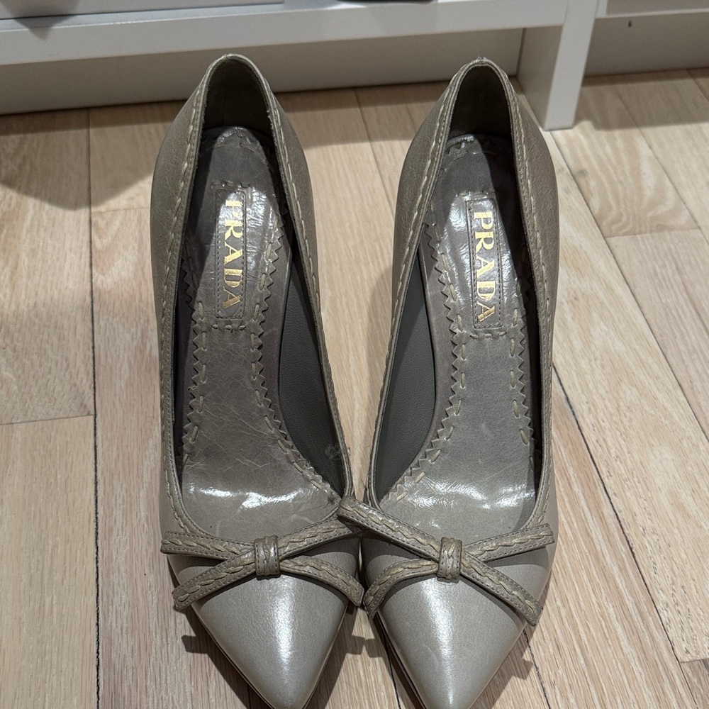 Prada Light gray Pointed-Toe Bow Pumps - Picture 6 of 7